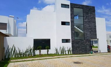 Casa en Renta en esquina Lomas de Angelópolis, Cascatta