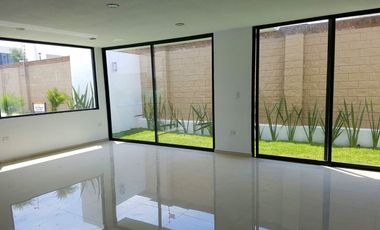 Casa en Renta en esquina Lomas de Angelópolis, Cascatta
