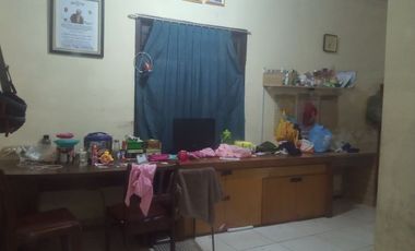Ruko & Wardrobe di Jl.Raya Pamulang Tangsel. Pinggir jalan
