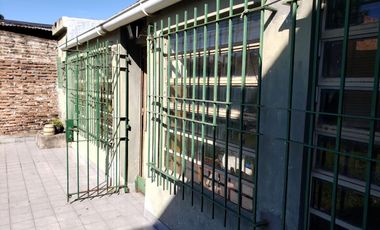 CASA DE 2 DORMITORIOS CON AMPLIO FONDO LIBRE
