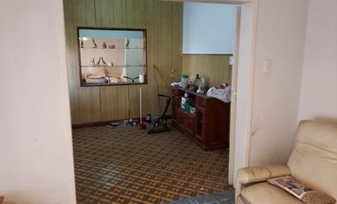 CASA DE 2 DORMITORIOS CON AMPLIO FONDO LIBRE