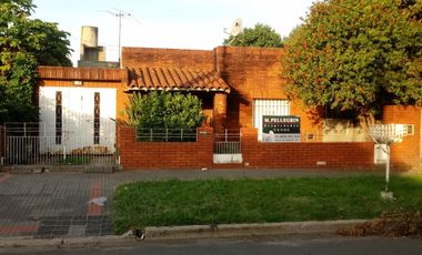 CASA DE 2 DORMITORIOS CON AMPLIO FONDO LIBRE
