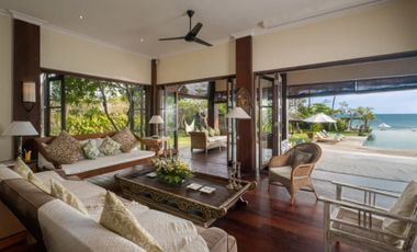 Magnificent villa in front of the Canggu beach for sale