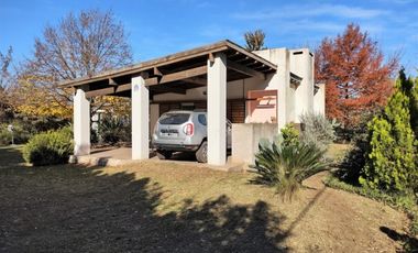 CASA DE 3 DORMITORIOS  FRENTE AL GOLF - EN VENTA