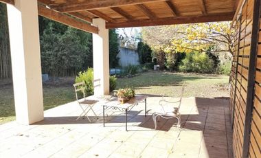 CASA DE 3 DORMITORIOS  FRENTE AL GOLF - EN VENTA