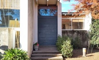 CASA DE 3 DORMITORIOS  FRENTE AL GOLF - EN VENTA