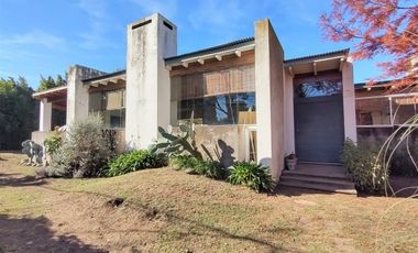 CASA DE 3 DORMITORIOS  FRENTE AL GOLF - EN VENTA