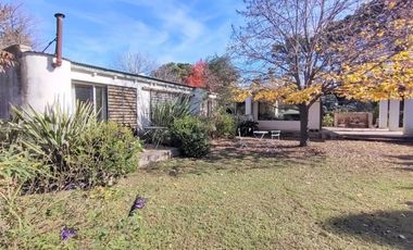 CASA DE 3 DORMITORIOS  FRENTE AL GOLF - EN VENTA
