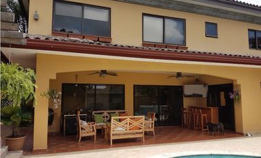 SEA CONFIABLE VENDE HERMOSA RESIDENCIA EN ANTIGUA COSTA DEL ESTE