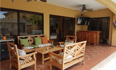 SEA CONFIABLE VENDE HERMOSA RESIDENCIA EN ANTIGUA COSTA DEL ESTE