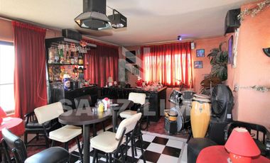 CENTRO: Versátil propiedad ideal para restaurante u oficinas, excelente ubucació