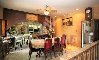 CENTRO: Versátil propiedad ideal para restaurante u oficinas, excelente ubucació