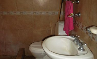 CASA DE TRES AMB EN DOS PLANTAS A REFACCIONAR.