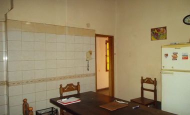 CASA DE TRES AMB EN DOS PLANTAS A REFACCIONAR.