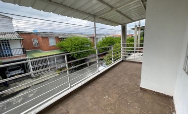 casa en venta en la alborada. Cod V4881