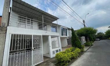 casa en venta en la alborada. Cod V4881