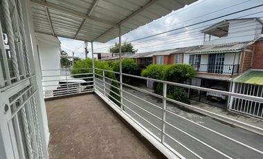 casa en venta en la alborada. Cod V4881