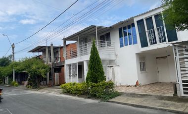 casa en venta en la alborada. Cod V4881