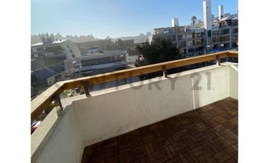 Venta de moderno loft recién remodelado en Reñaca