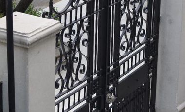 **** VENTA / ALQUILER Casa en  BARRIO PARQUE*****
