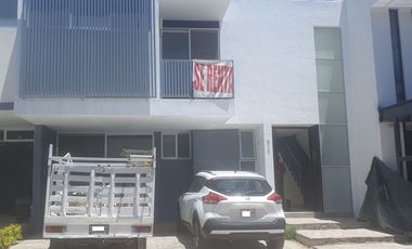 Se Renta Casa en Fraccionamiento La Rioja con Seguridad 24hr con Casa Club