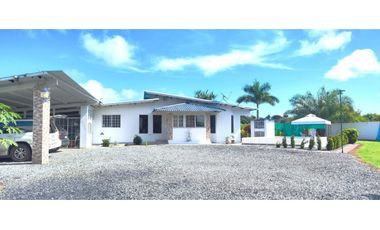 VENTA DE CASA EN AGUADULCE CON PISCINA 8,000 MT2