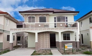 3 Bedrooms with Balcony House Along the HIghway near Sm PAmpanga !!