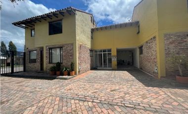 VENDO HERMOSA CASA CAMPESTRE EN CAJIC