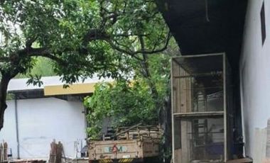 Bangunan usaha eks pabrik rokok dan workshop dekat juanda