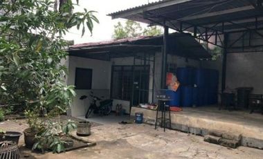 Bangunan usaha eks pabrik rokok dan workshop dekat juanda
