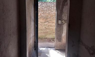 Chalet con locales en esquina de Ingeniero Allan, Florencio Varela