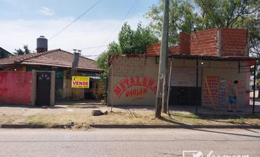 Chalet con locales en esquina de Ingeniero Allan, Florencio Varela