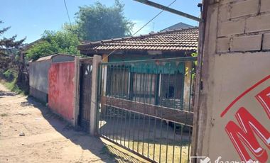 Chalet con locales en esquina de Ingeniero Allan, Florencio Varela