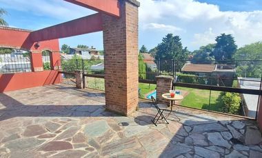 ALQUILER - CASA EN PRIMER PISO AL FRENTE | 2 DORMITORIOS | TERRAZA Y BALCON