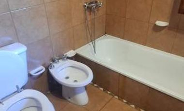 ALQUILER - CASA EN PRIMER PISO AL FRENTE | 2 DORMITORIOS | TERRAZA Y BALCON