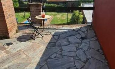 ALQUILER - CASA EN PRIMER PISO AL FRENTE | 2 DORMITORIOS | TERRAZA Y BALCON