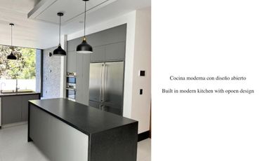 Casa con doble altura, jardin interior, cocina de ultralujo, paneles solares, gr