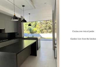 Casa con doble altura, jardin interior, cocina de ultralujo, paneles solares, gr
