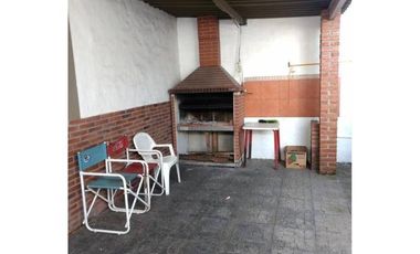 CASA TIPO CHALET 3 AMB. AMPLIOS CON PARQUE QUINCHO Y PILETA