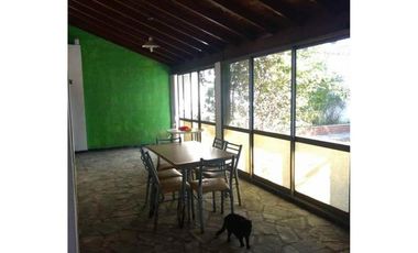 CASA TIPO CHALET 3 AMB. AMPLIOS CON PARQUE QUINCHO Y PILETA