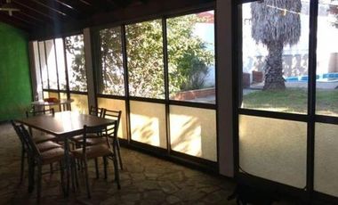 CASA TIPO CHALET 3 AMB. AMPLIOS CON PARQUE QUINCHO Y PILETA