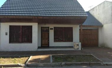 CASA TIPO CHALET 3 AMB. AMPLIOS CON PARQUE QUINCHO Y PILETA