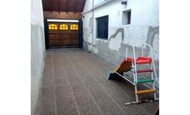CASA TIPO CHALET 3 AMB. AMPLIOS CON PARQUE QUINCHO Y PILETA