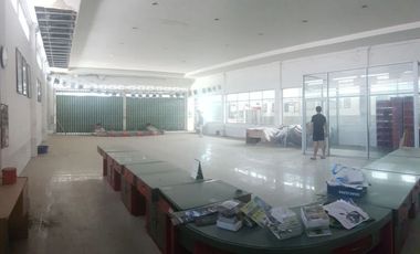 Jual Showroom Strategis di Tengah Kota Nganjuk Siap Pakai
