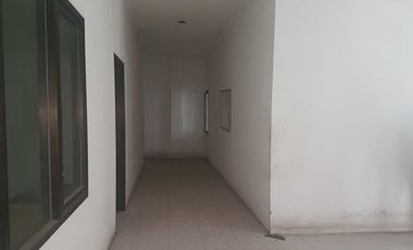 Jual Showroom Strategis di Tengah Kota Nganjuk Siap Pakai