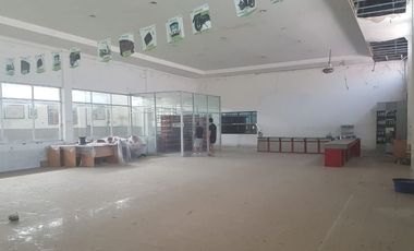 Jual Showroom Strategis di Tengah Kota Nganjuk Siap Pakai