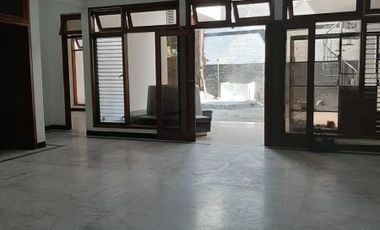 RUMAH Jl Bali, Area Komersial, cocok untuk usaha