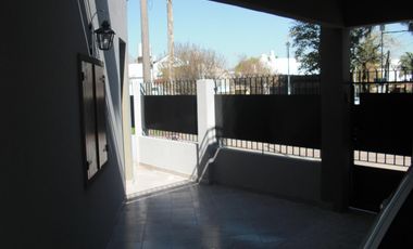 EXCELENTE DEPARTAMENTO PLANTA BAJA CON DETALLES DE JERARQUIA  3 AMBIENTES  A ESTRENAR