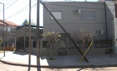 EXCELENTE DEPARTAMENTO PLANTA BAJA CON DETALLES DE JERARQUIA  3 AMBIENTES  A ESTRENAR