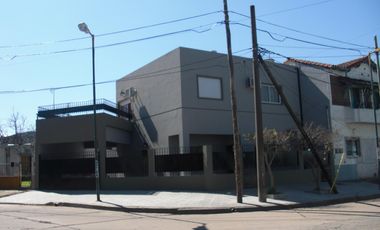 EXCELENTE DEPARTAMENTO PLANTA BAJA CON DETALLES DE JERARQUIA  3 AMBIENTES  A ESTRENAR